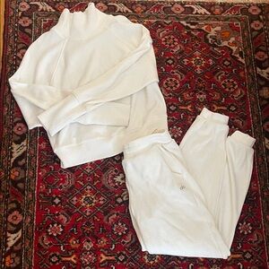 ALO Yoga Ivory Turtleneck and Jogger Set. Turtleneck is a S pants are XXS.